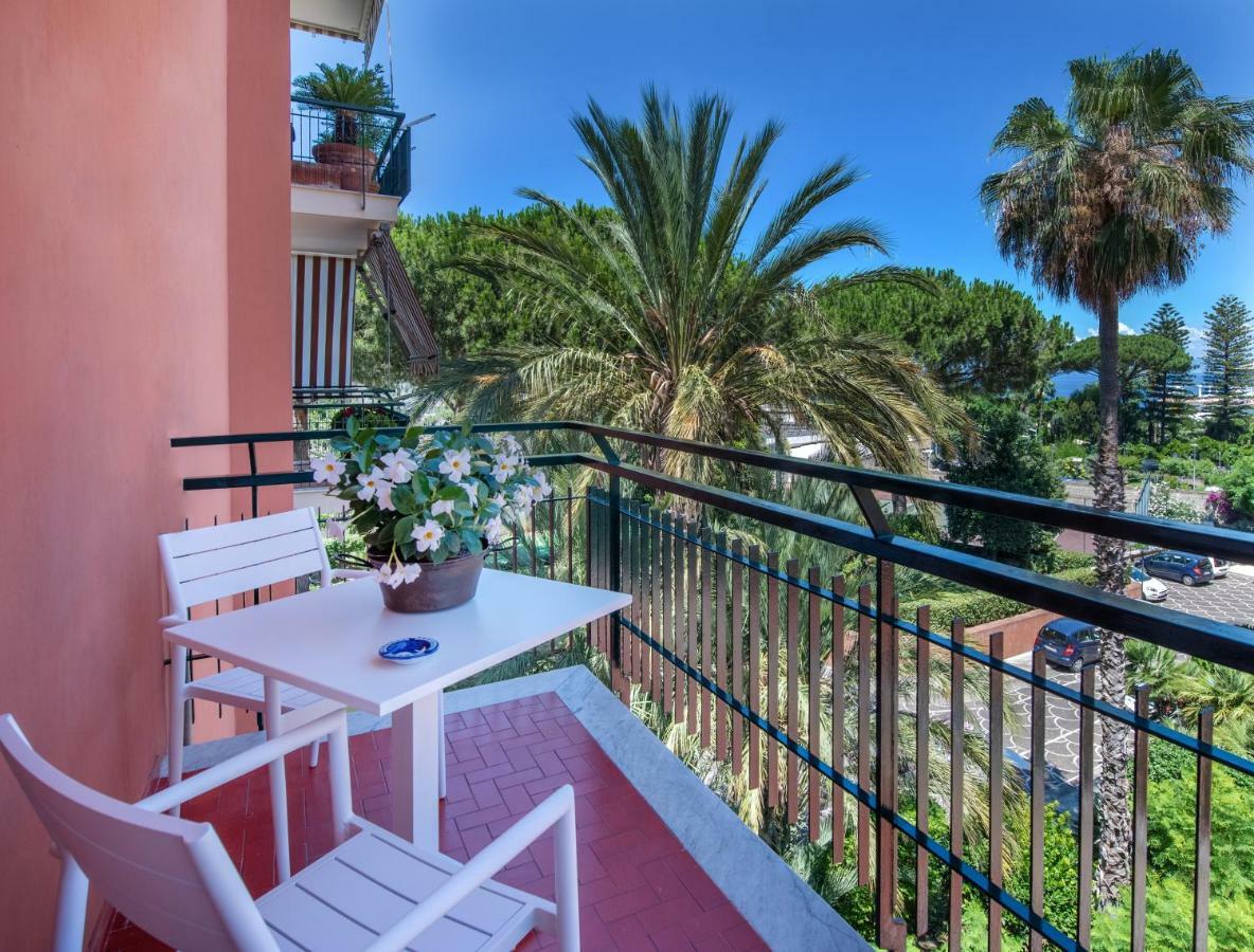 Solymar Apartments Sorrento Exteriör bild